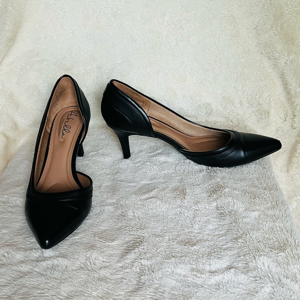Abella Black 2.5” Pumps 8M